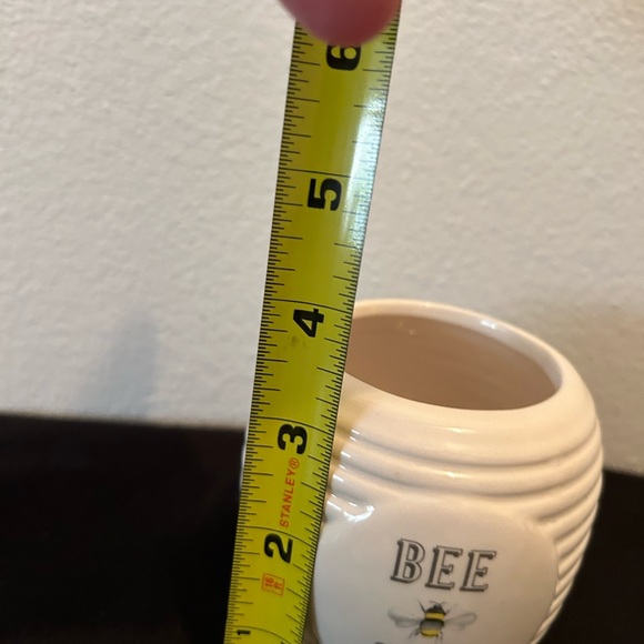 The English Tableware 4.75” H “Bee Sweet” honey jar - Picture 5 of 6